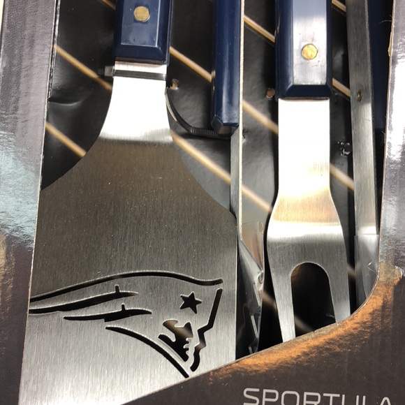 NFL New England Patriots 3 Piece Grill Set - Picture 2 of 5